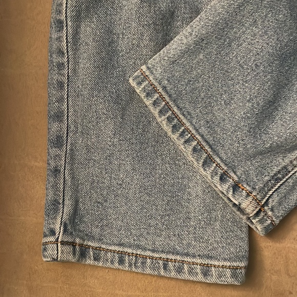 Fashion Nova, Tapered straight-legged ankle jeans. Stone washed. - Picture 4 of 6